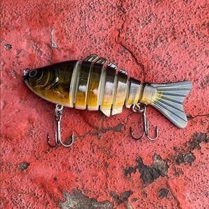 Multi-Jointed Lifelike Fishing Lure - Yellow and Black